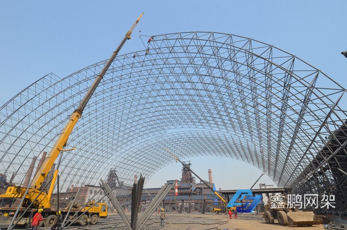 料場封閉網架施工現場